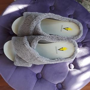 Women's Volitile indoor/outdoor plush slides